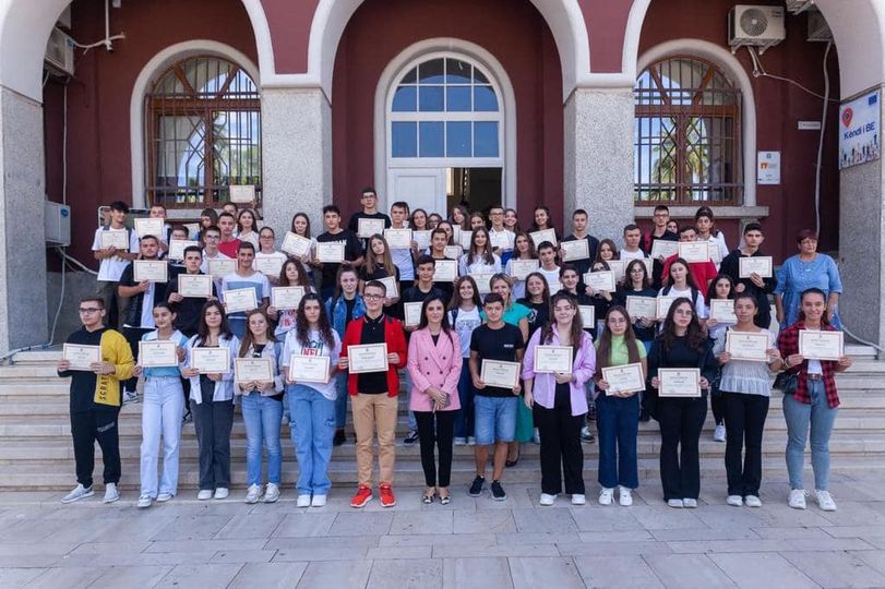 Kryebashkiakja Sako uron 8 dhjetorin, Ditën Kombëtare të Rinisë