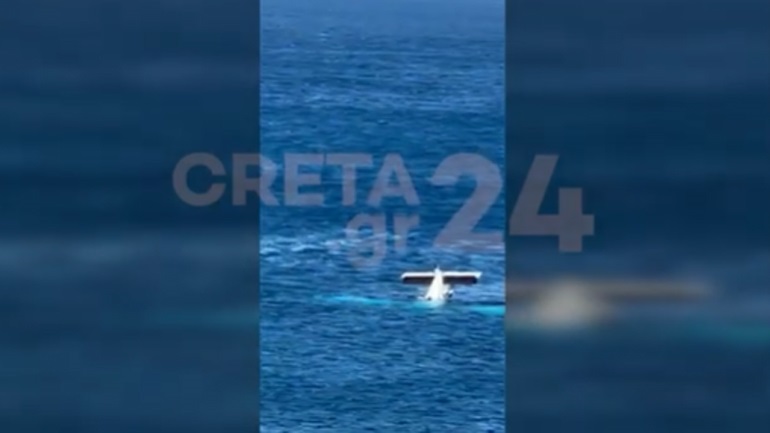 E rëndë në Greqi, avioni me dy pilotë bie në det, humb jetën njëri prej tyre, shpëton 26-vjeçari