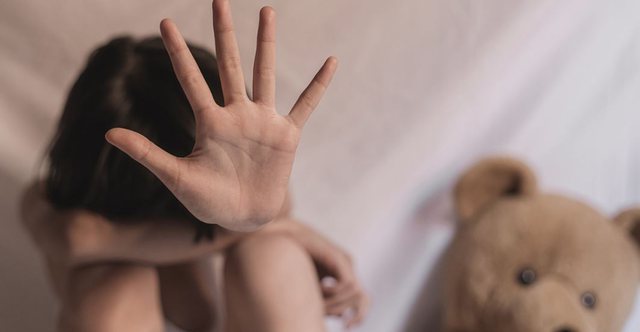 Pesë nxënës të shkollës së mesme tentojnë të përdhunojnë në grup shoqen e shkollës, mes tyre dy shqiptarë