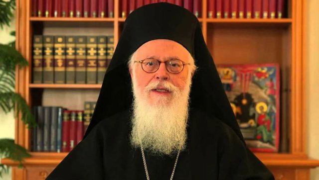 Paqe e dashuri mes njerëzve, Kryepeshkop Anastasi uron në vigjilje të Krishtlindjes