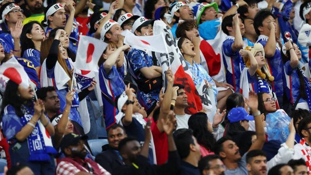 FOTO/ Humbën me Kroacinë, tifozët japonez shembull në Katar, ja veprimi që bënë