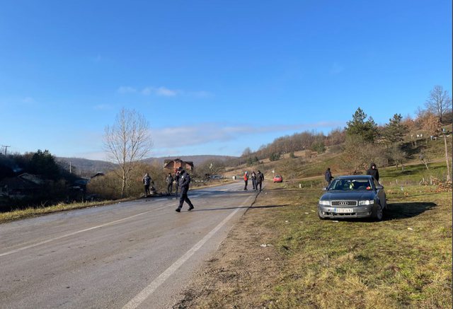 Zyrtare/ Hiqet barrikada në Merdare, nis qarkullimi lirshëm