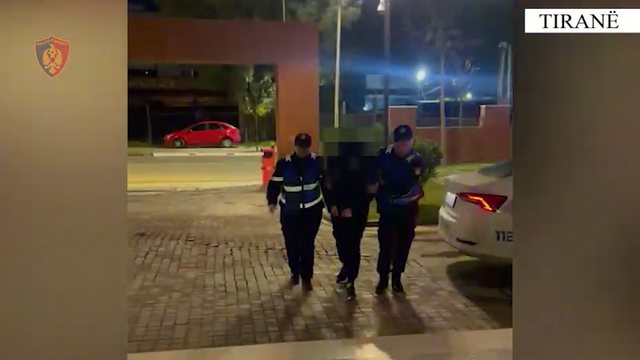 Tiranë, denoncoi shokun për kërcënim të marrjes së pronësisë, policia i gjen lokalin ku shisnin kanabis