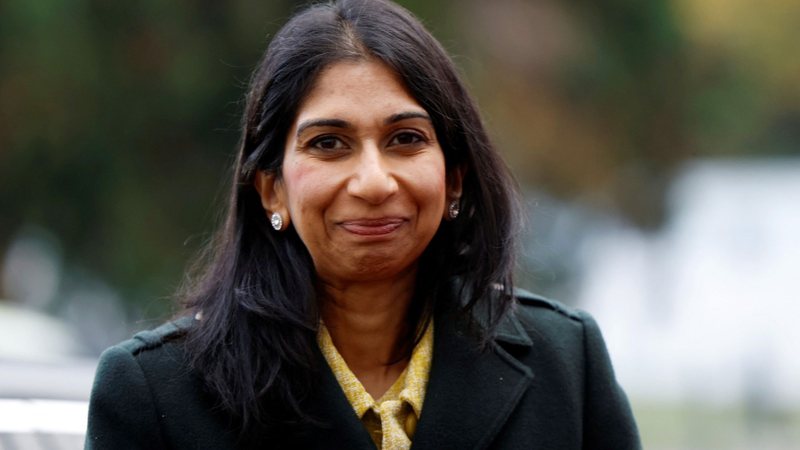 Kritikoi shqiptarët, kryeministri britanik i bën “gjëmën” Suella Braverman