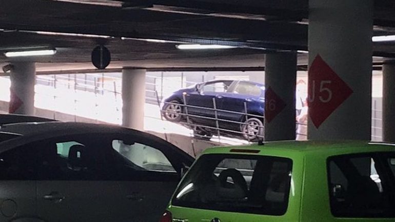 Tentuan të vidhnin makina, ndalohen tre të rinj në Zvicër, midis tyre një 17-vjeçar shqiptar