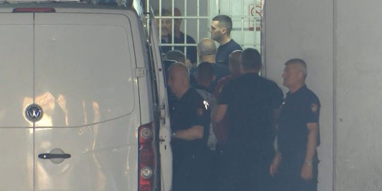 Operacioni “Plumbi i Artë”/ Policia kontrolle blic në disa qytete të vendit, por nuk arreston asnjë