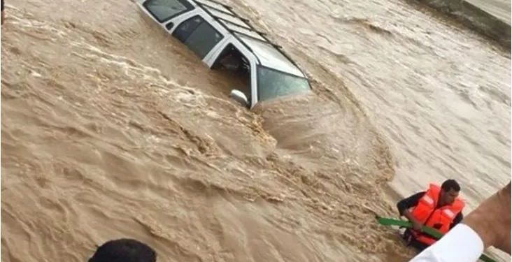 Rrugë të përmbytura e kaos, Meka goditet nga shiu i rrëmbyeshëm