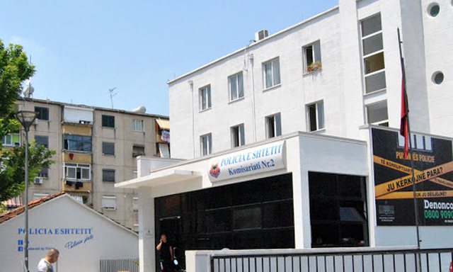 Sherr me thika, plagoset një person