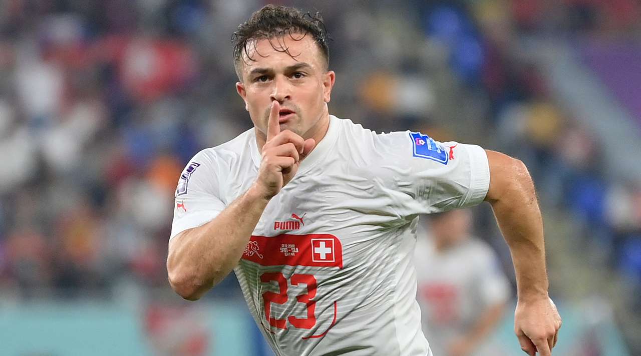 “Shqiponjat” shfaqen edhe në Katar, Zvicra e Xhakes dhe Shaqirit mposht Serbinë