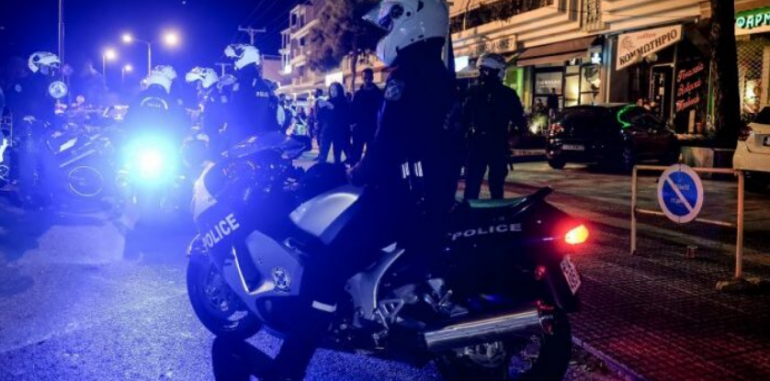 Shqiptari hyn për të grabitur një banesë në Selanik, por qëllohet nga pronari me armë gjahu