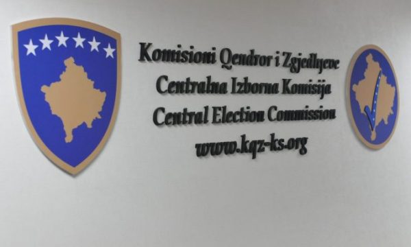 KQZ “injoron” tensionet, certifikon listën përfundimtare të votuesve për zgjedhjet në veri të Kosovës