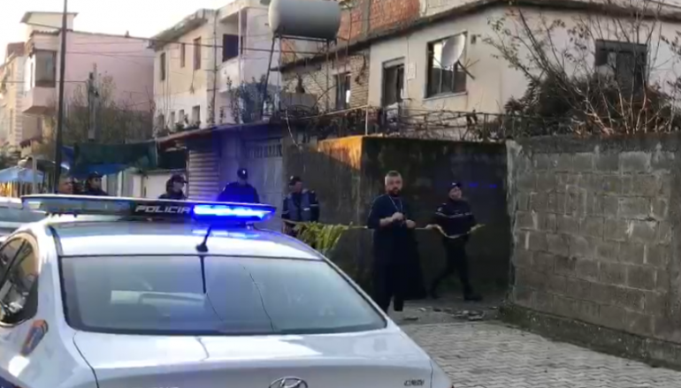 Shembet ballkoni i banesës, bie nga kati i tretë i pallatit dhe plagoset rëndë 32-vjeçari