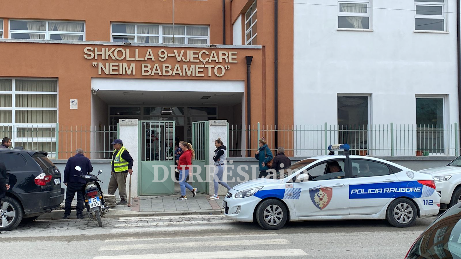 Ngjarja e rëndë në shkollën 9-vjeçare në Durrës, reagon drejtori Hita: U kap një sasi e vogël kannabis sativa