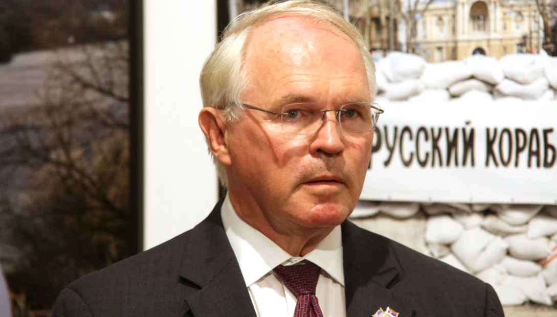 Hill: Serbia mund t’i drejtohet KFOR-it për kthimin e trupave të saj në Kosovë, por kjo mbetet çështje politike