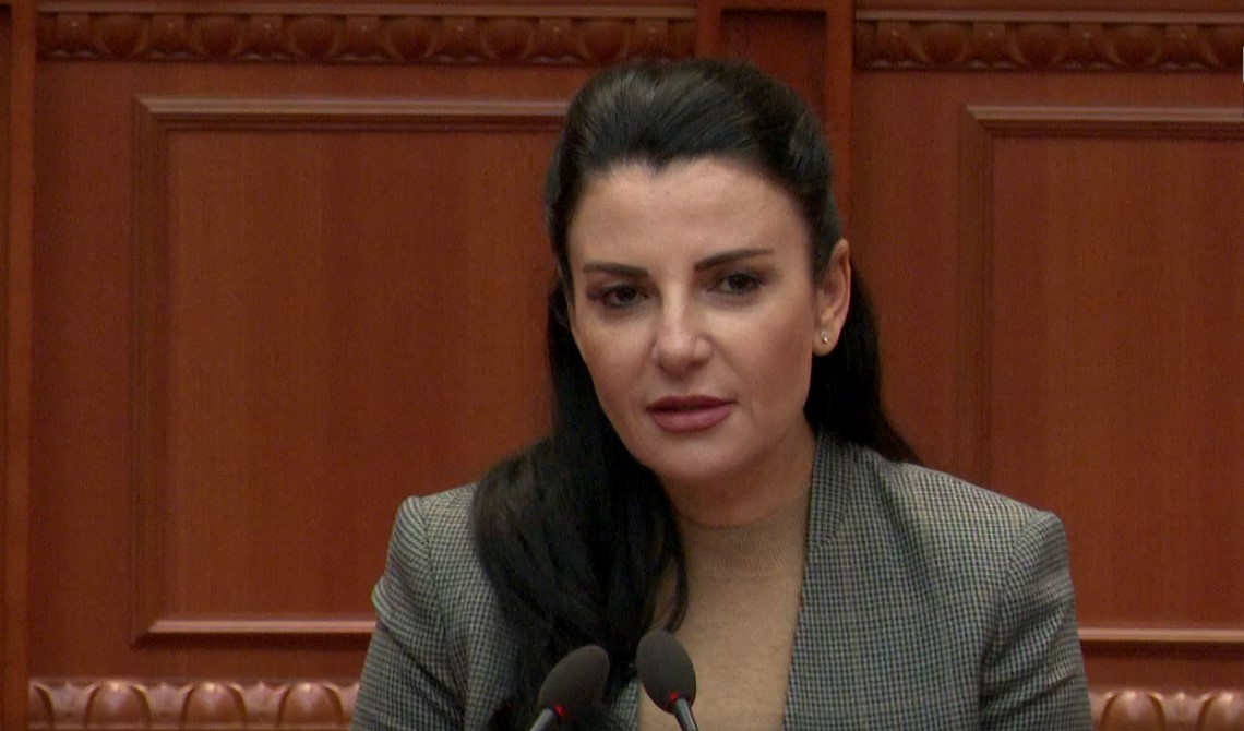 Balluku: Nuk ka asnjë hap më normal se rishikimi i një buxheti në fund të një viti