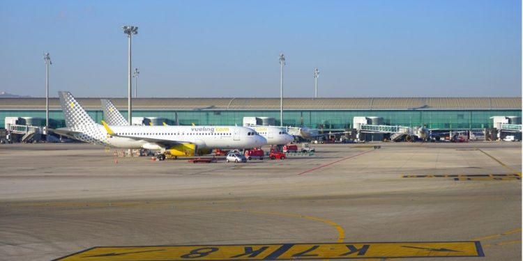 Aeroplani i pasagjerëve bën ulje të detyruar, arrestohen 14 persona