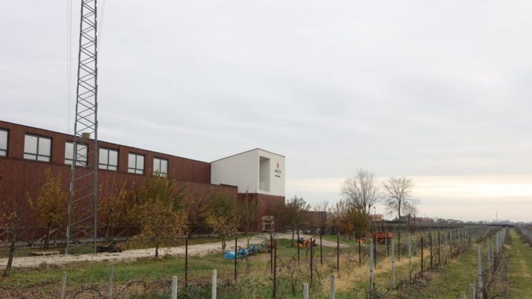 FOTO/ Tragjedi në kantinën e verës në Itali, 43-vjeçari shqiptar vdes nga asfiksia në një cisternë (Emri)