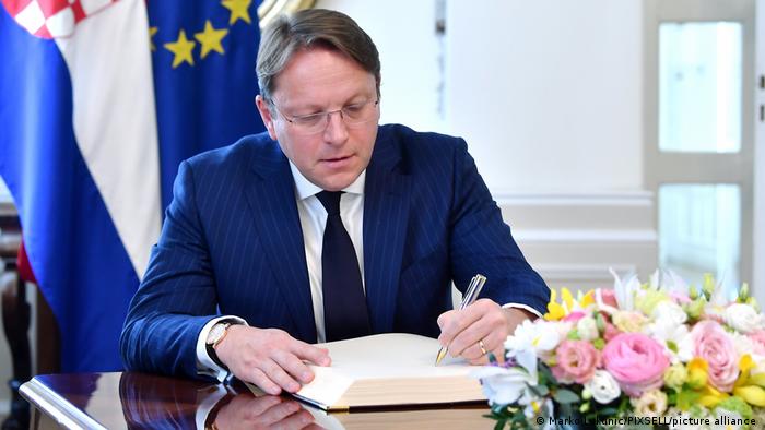 Parlamenti Evropian kërkon hetim për Oliver Varhelyin, dyshimet për punën e tij