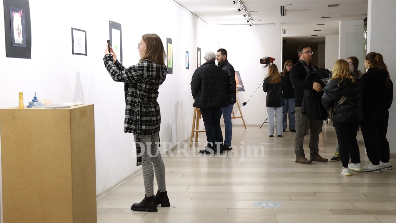 “Rinia krijon kulturë”, Durrësi në fokusin e artistëve të rinj të shkollës “Jan Kukuzeli” (VIDEO)