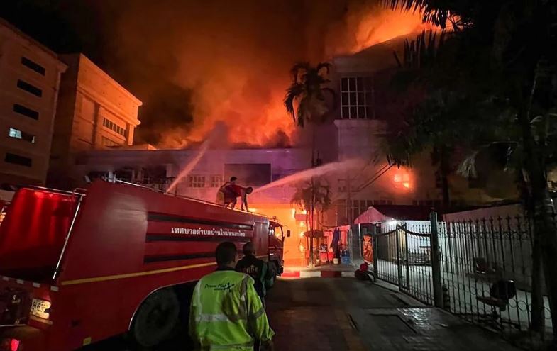 10 të vdekur, njerëz që varen nga dritaret! Zjarri shkrumbon kazinonë në Kamboxhia!