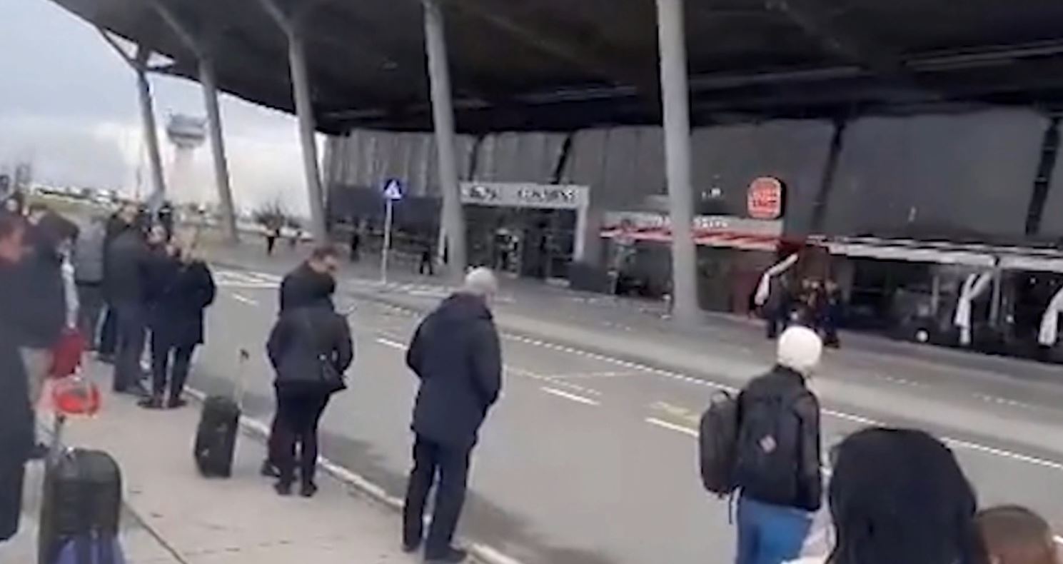 Aeroporti i Prishtinës i rikthehet normalitetit, alarmi për bombë ishte i rremë