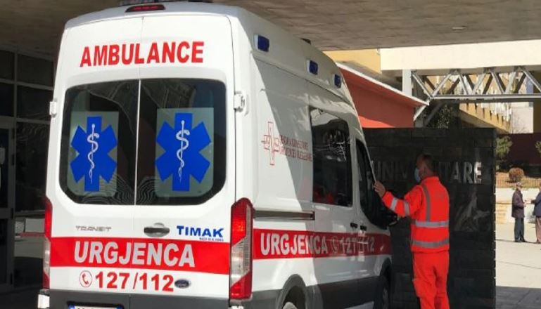 Ra nga ballkoni i shtëpisë teksa po lante xhamat, ndërron jetë 77-vjeçarja