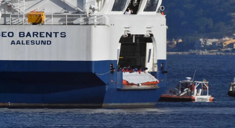 Mbytet anija me emigrantë në ishullin italian/ Katër të zhdukur, mes tyre dy fëmijë