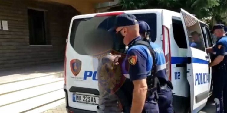 Shpërndante dorgë, arrestohet i riu! Bllokohen 2.3 mln lekë