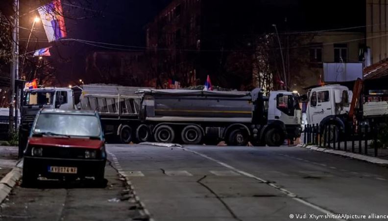 Tensionet në veri të Kosovës, Serbia: Barrikadat do të hiqen
