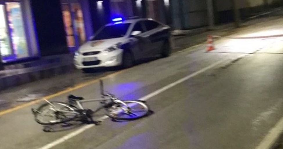 U përplas nga makina e drejtuar nga një 19-vjeçar, humb jetën drejtuesi i biçikletës