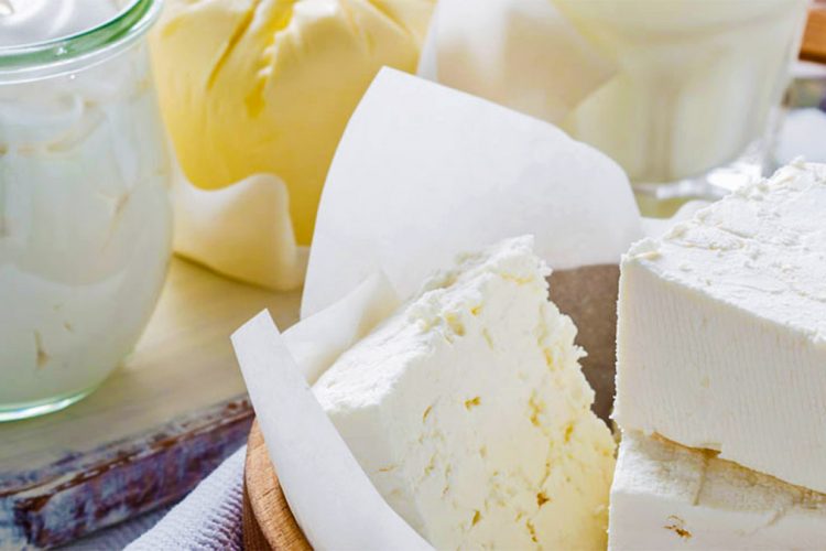 Të mos hash kos, djathë, qumësht – Çfarë i ndodh organizmit