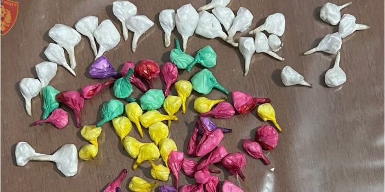 Sekuestrohen dhjetëra doza kokainë gati për shitje, 2 të arrestuar