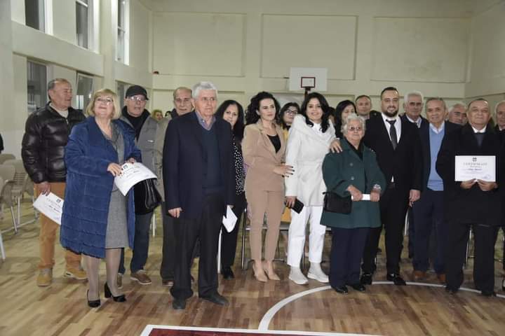 Kryebashkiaku Arbana: Certifikata Mirënjohje për mësuesit e Shijakut