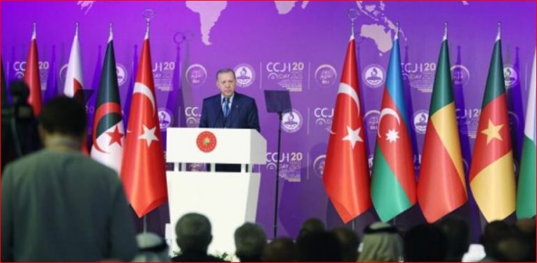 Erdogan akuzon Greqinë për trajtim çnjerëzor ndaj emigrantëve: Nuk gjejnë zgjidhje për krizën, por i mbyllim në ‘kampe përqendrimi’