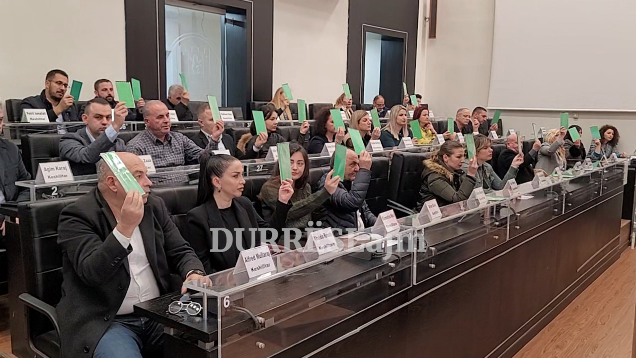 Miratohen në unanimitet 11 pikat e rendit të ditës së KB Durrës (VIDEO)