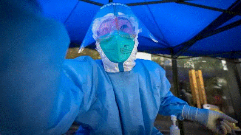 Kina heq rregullat e rrepta të COVID-19 pas protestave masive