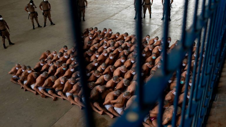 Ky është vendi që ka futur në burg 2% të popullsisë