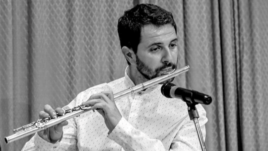 Eni Haxholli, flautisti kozmogonik mes Durrësit dhe Europës