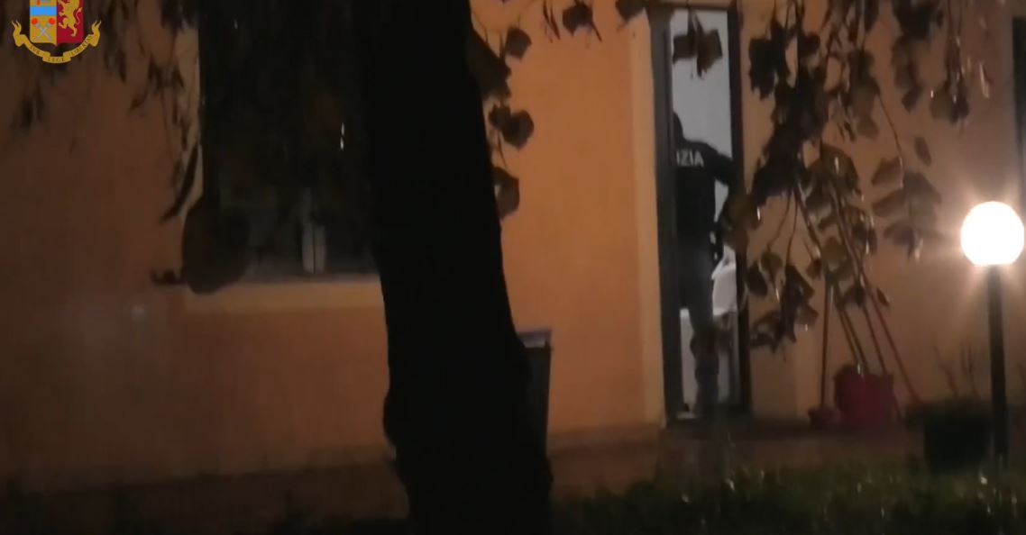 Trafik droge, 11 shqiptarë të arrestuar në Itali (EMRAT)