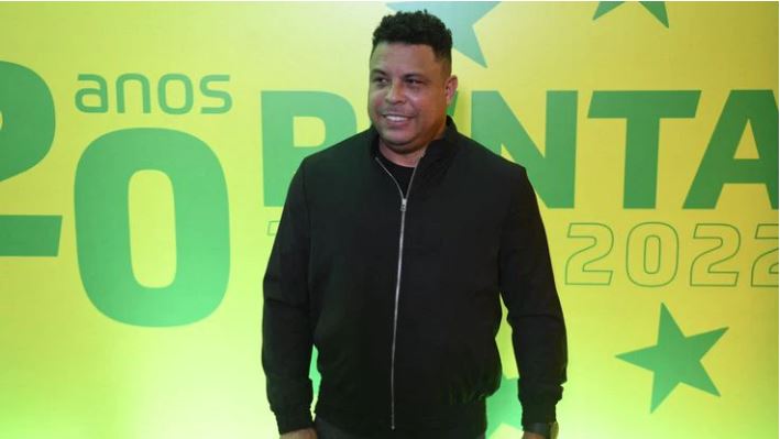 Kaka nuk kursehet: Në Brazil, Ronaldo është vetëm një bullafiq që ecën në rrugë