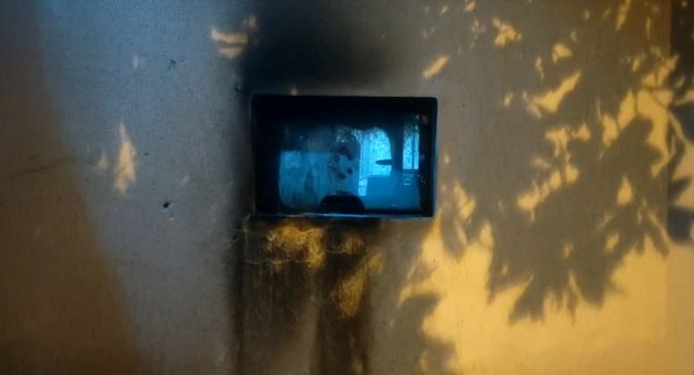 Sulmohet me molotov zyra e ankesave në komisariatin e policisë Elbasan