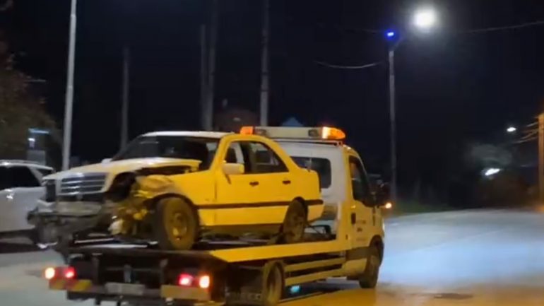 Përplasen 2 makina në aksin Elbasan-Peqin