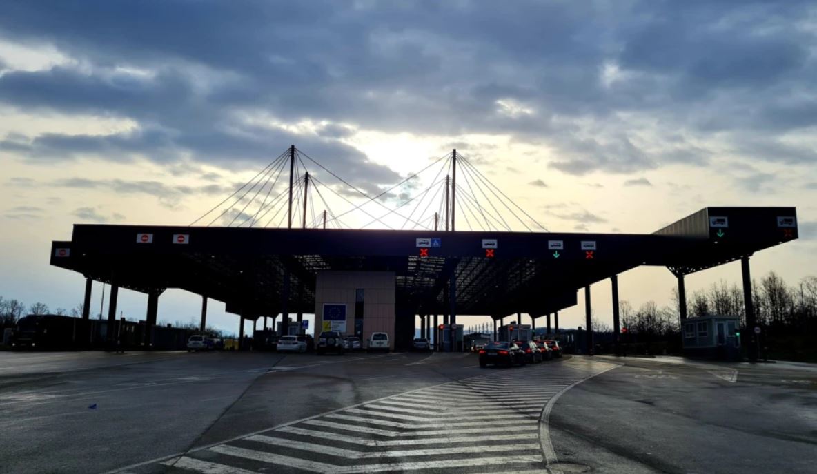 Merdarja mbetet e mbyllur për qarkullim, policia: Është “e kundërligjshme”