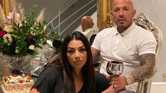 “E dija se punonte kuzhinier për futbollistët”, policja britanike pezullohet nga detyra pasi bashkëshorti shqiptar ishte trafikant droge