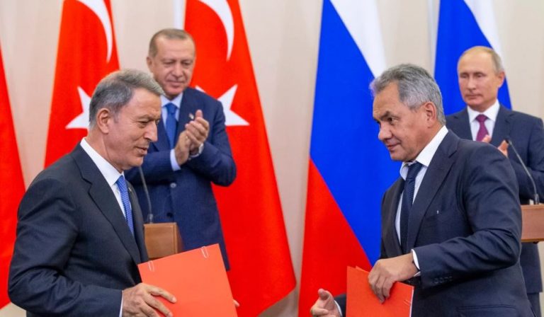 Ministrat e Mbrojtjes së Turqisë, Sirisë dhe Rusisë zhvillojnë bisedime të paparalajmëruara