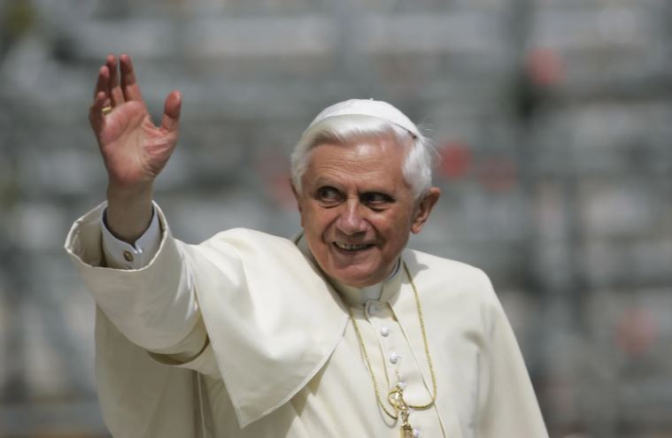 Ndërron jetë ish-Papa Benedict XVI