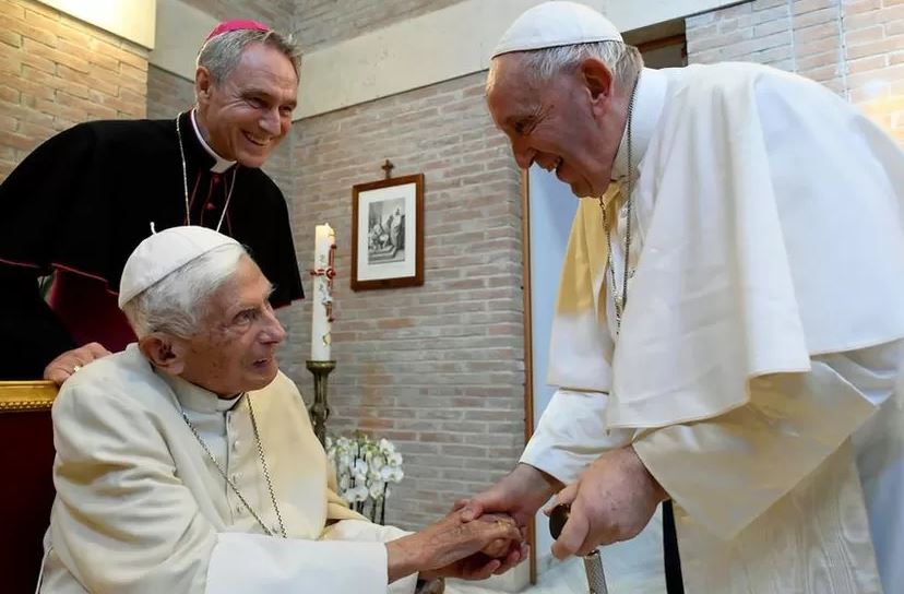 Ish-Papa Benedikti i sëmurë, Vatikani: Aktualisht paraqitet në gjendje të stabilizuar shëndetësore