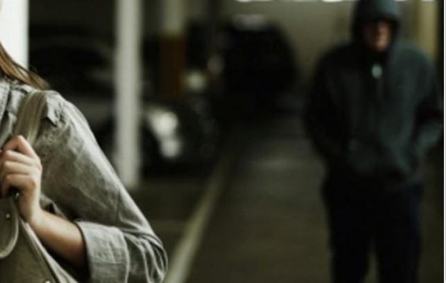 Përndoqi të miturën, arrestohet 42-vjeçari nga Shijaku