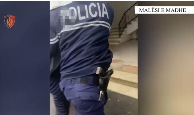 EMRAT/ Vrau dy persona dy vite më parë, arrestohet 27-vjeçari i shpallur në kërkim