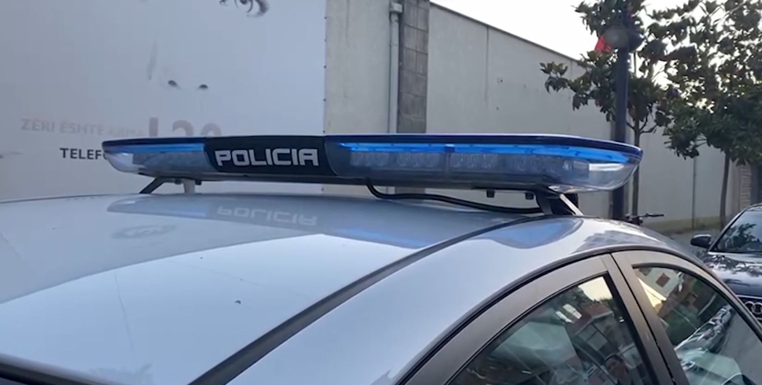 “Xhamat e errët” çojnë në pranga 2 persona dhe pezullojnë nga detyra 4 zyrtarë